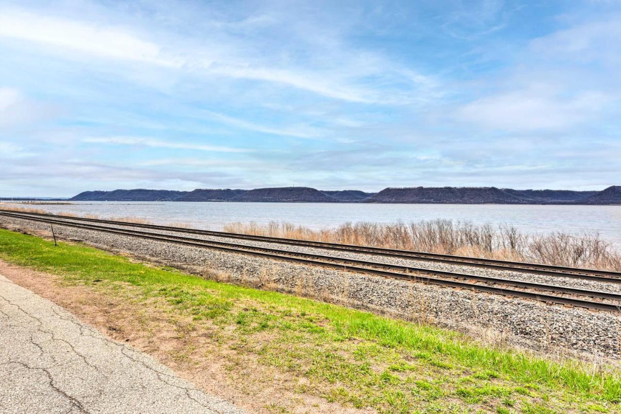 Charming Retreat With Deck - Walk To Lake Pepin Eksteriør billede